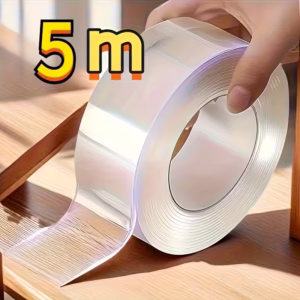 Rola 5 m močnega prozornega obojestranskega lepilnega traku pritrjena na steno